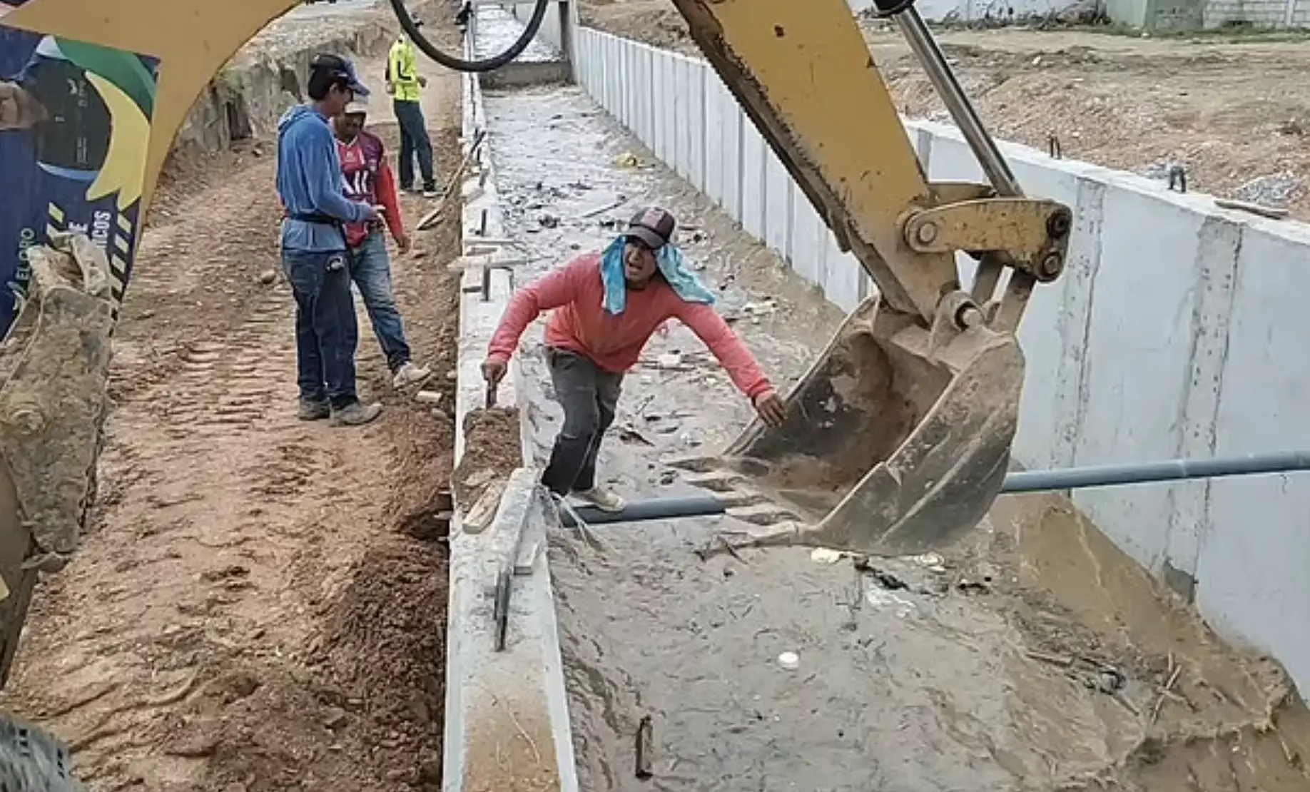 Construction workers in Pasaje Canton, Ecuador, received a radio call about a dog in the canal.